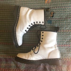 White pascal Dr Martens 6 us 8 us